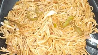 Aaj live mein banaenge thele wali Chaumin  😜👌