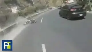 Motociclista rod&oacute; varios metros por el asfalto tras chocar con el muro de contenci&oacute;n en Guatemala