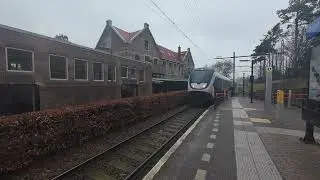 Sprinter komt aan op station Overveen