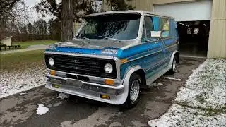Фургон Ford E 150 1978 года: эта передвижная капсула времени до сих пор привлекает внимание.