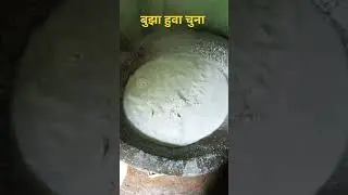 बुझा हुआ चूना का सूत्र&nbsp;Ca(OH)2&nbsp;है।यह देखा गया है कि मानक तापमान और दबाव में यह यौगिक सफे