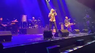 Midnight Oil - Put down that weapon - Paris - 12/07/22