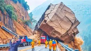 Real Footage of China Bridge Collapse! Guizhou Flood Disaster