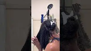 Deep condition with me using @MoKnowsHair Elasticity Restoring Treatment #washday