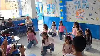 Twice  LatinAutor-UMPG  Ariadna con sus amigas del cuarto grado