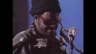 Rahsaan Roland Kirk sharing coke with his audience