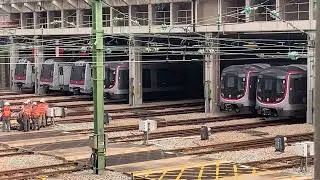 荃灣綫 M-train A231/A246，A247/A232，A265/A270，Q-train A609/A610，A611/A612，A613/A614 停泊在荃灣車廠