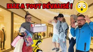 Val a d&eacute;valis&eacute; les magasins pour le BLACK FRIDAY ! Chris br&ucirc;le la carte bleue pour se venger !