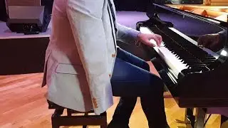 Meet The World's Only One-Handed Pianist