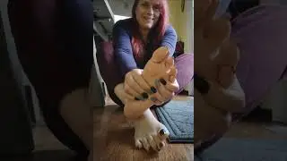 Feet,soles and long toenails 