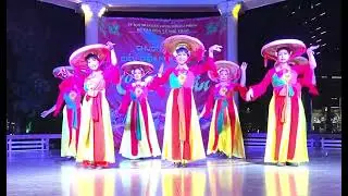 Những cô gái trên quê hương quan họ- clb ĐẤT CẢNG HẢI PHÒNG