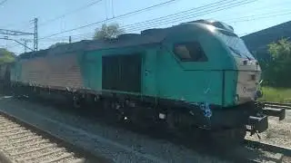 Locomotora 335-012 Transfesa con humareda llega a Vic&aacute;lvaro con chatarrero. 25/4/2025.