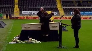 Het afscheid van NAC-fan Ton van Loon in het NAC-stadion