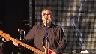 Bearded Theory 2019 - DOVES (  BLACK AND WHITE TOWN ) -Doves ( Black & White Town ) - DOVES