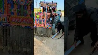 saamp ne tractor ko rock Lia