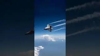 Why Planes Leave White Lines in the Sky ✈️🤯#planes#skyfacts#scienceexplained#dailyfacts#flying