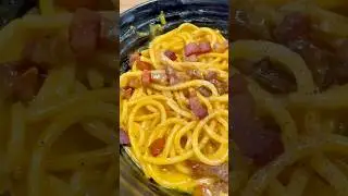 PASTA ALLA CARBONARA 🥚🥓 #shorts #carbonara