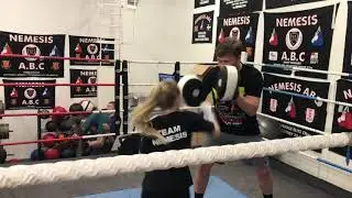 Padwork with my trainer Jake Pettitt 👌🏻🥊