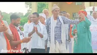 पुर्व सरपंच विनोद डामोर ऐडवोकेट का भजन// नरेंद्र मोदी कि सभा जयपुर में भजन मंडली के साथ जाते हुऐ
