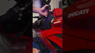 How to remove your upper left Panigale fairing. #ducati #panigalev2 #diy