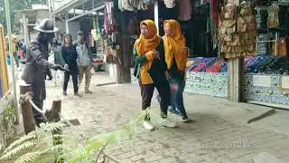 eh maen colek colek tu kan kaget, #prankpalinglucu #prank #pranglucu