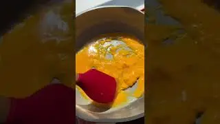 Where are our rich amber yolk fanatics at? This yolk-only scramble will blow your mind.🤯