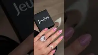 Jeulia Sparkling Moissanite Ring Set