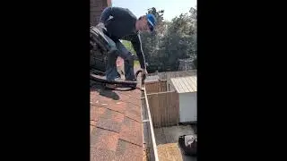 Cleaning up your gutter using your vacuum #diy #gutterclean