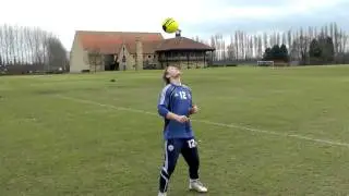 MATCH TV - The Heads-Up Challenge - Craig Mackail-Smith!