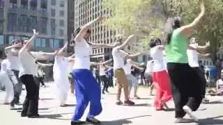 JUNOON DANCE COMPANY Proudly Presents: HOLI FLASH MOB!!!!!!!!*******ORIGINAL VIDEO**********