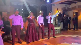 Caracterización bye bye, (Alex Zurdo, Funky & Redimi2, feat oveja cosmica)