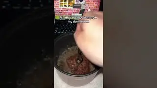 Making a wagyu burger in my college dorm room! 🍔 #foodtok #foodshort #collegedorm #dormhacks #burg