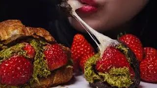 First mukbang: Dubai strawberry croissant🍓🥐, strawberry chocolate mochi🍫