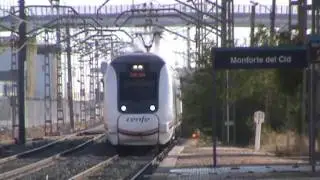 Cruce MD 18183 Y ALVIA 05072 en Monforte del Cid