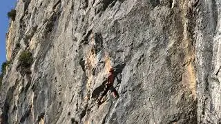 ESCALADA BELLAVISTA. Via: Et tapo el forat 7A. Sending Video
