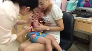 爆米花二歲三個月（打預防針，還一次兩針！？）