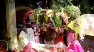 Taï Poussam Kâvadi 5112 Saint-André arrivé au temple.wmv