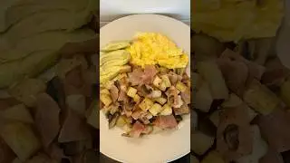 #Eggs, avo & hash vibes😋 #MorningEats #ytshorts #shorts #Breakfast #FoodShorts  #Avocado #Foodie