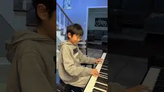 Ray&rsquo;s World - Ray is playing piano Minuet in g minor, BWV Anh. 115