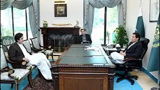Khusro Bakhtiar briefs PM about country's fertilizer production capacity