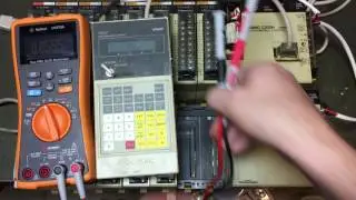 Старый ПЛК Omron все еще хранит программу в оперативной памяти с 1987 года!