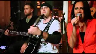 Rihanna - Where have you been - A Girl Between Maniacs