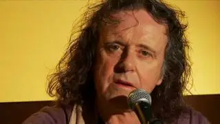 Donovan performs Sunshine Superman