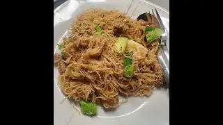 ผัดซีอิ้วเส้นหมี่