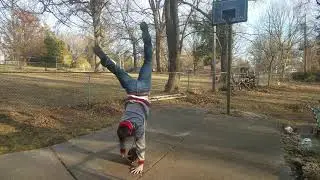 Bombsket ball Hand stand basketball miss