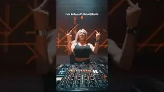 The crowd react 🥹🙏🏻 #hardtechno #rave #helenfrey #technodj