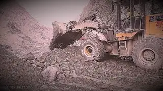 #XCMG ZL50GN loader extreme Pushing wet blasted rocks 