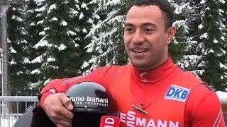 JO-2014: Bruno Banani, lugeur tongien et homme-sandwich