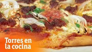 C&oacute;mo hacer Pizza de sobrasada y miel - Torres en la Cocina | RTVE Cocina