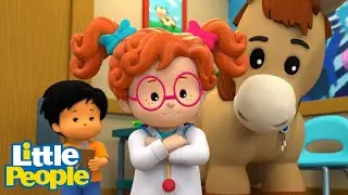 Vet Sophie Helping Animals! | New Episodes  | Little People | WildBrain Little Jobs